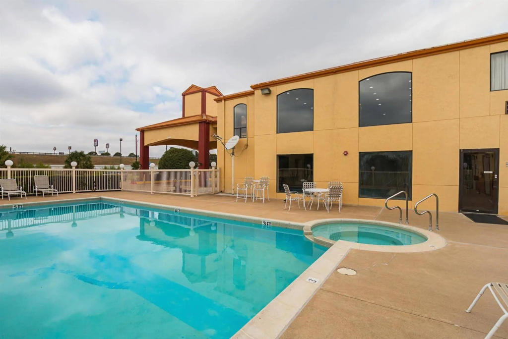 Motel 6-Ennis, TX