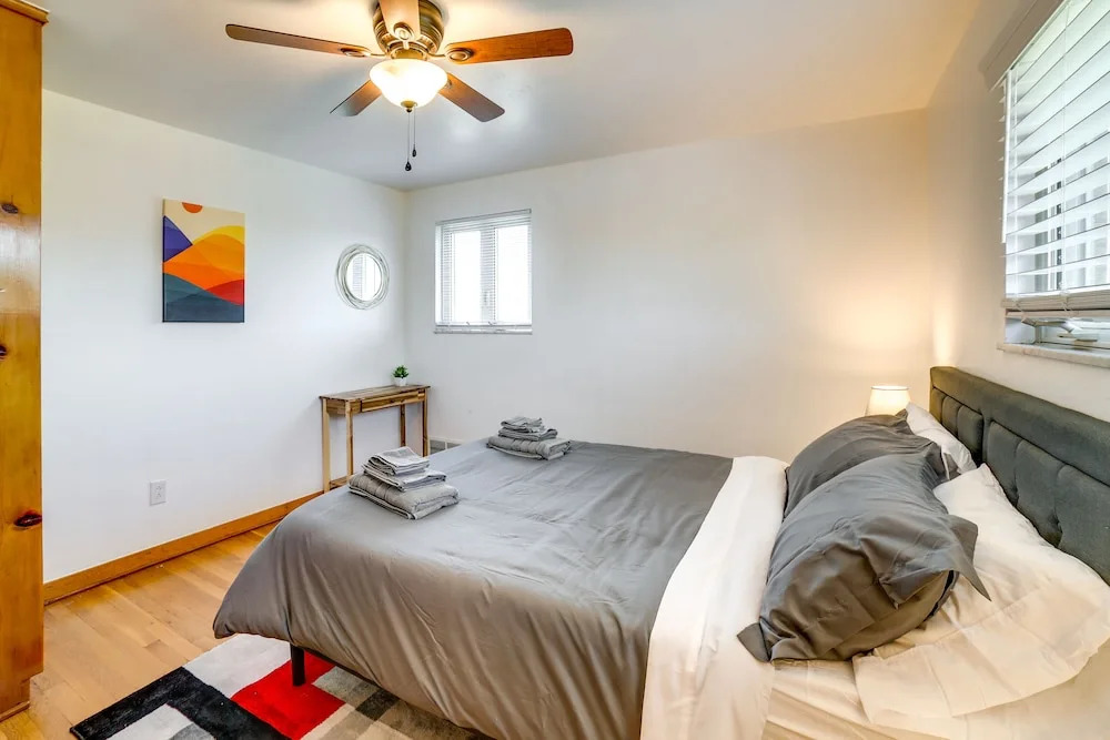3 Mi to Downtown: Pittsburgh Home w/ Balcony!