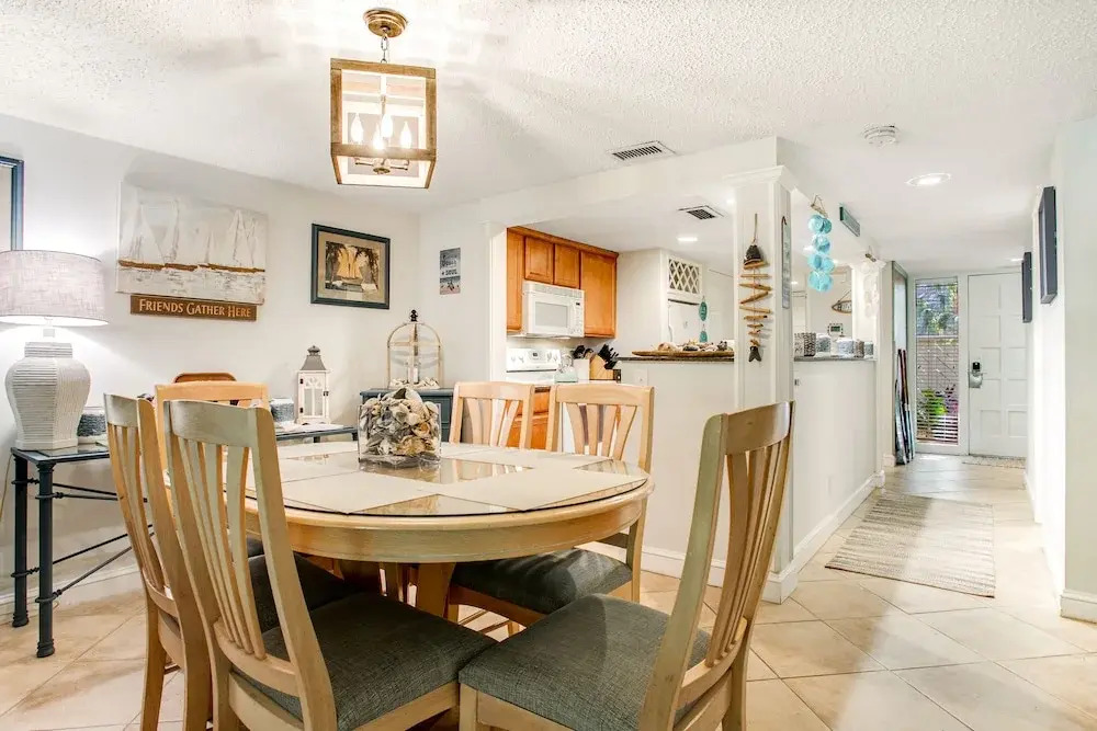 Wonderful Home Close to Everything W/shared Pool, Free Wifi, Central AC