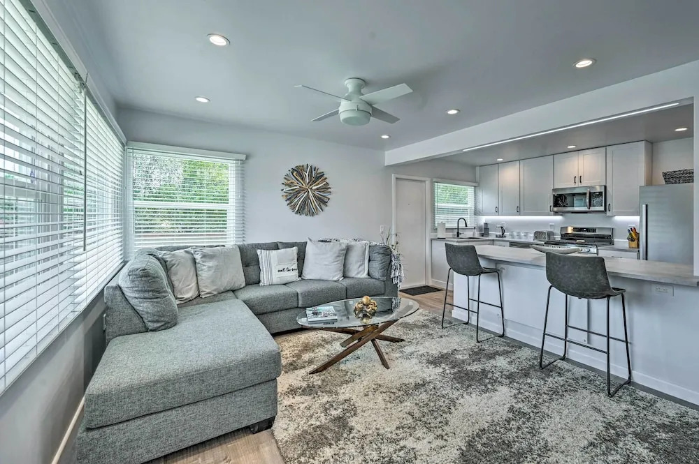 Mod San Diego Apt w/ Patio - Walk to Harbor!