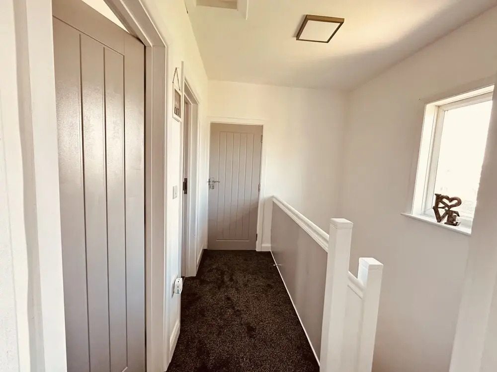 4 Bedroom House, 2 Bathroom-derby-close To Rolls Royce