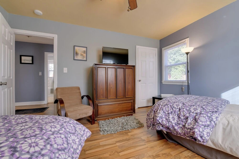 Renovated Charlotte Bungalow - 3 Mi to Downtown!