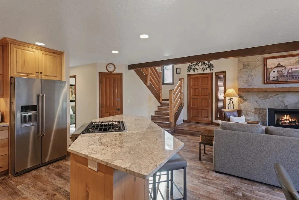 Deer Valley Townhome Walkable Location + Hot Tub 3 Bedroom Condo