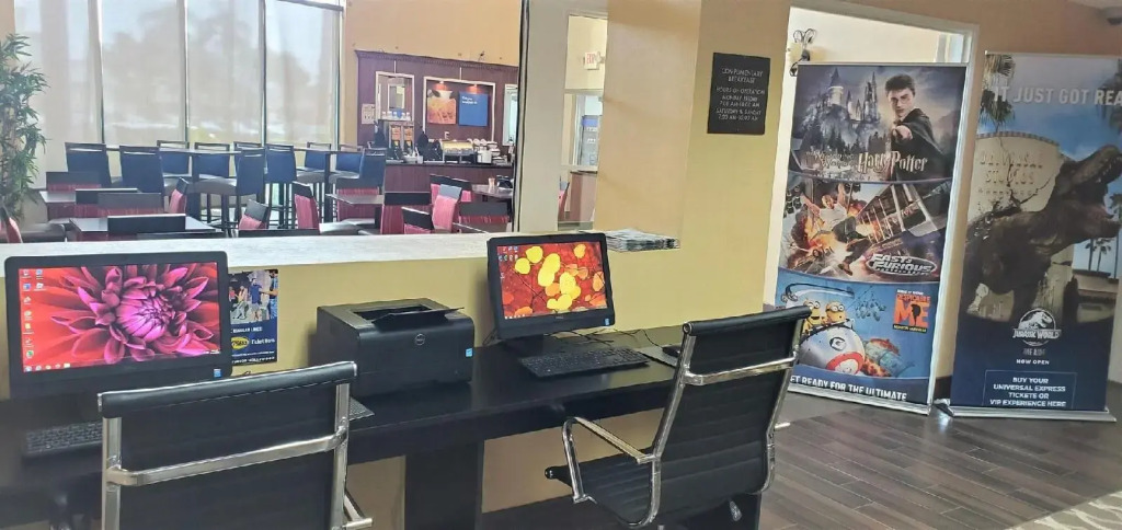 Comfort Inn & Suites Near Universal - N Hollywood - Burbank