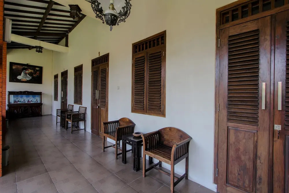OYO 1361 Singosari Family Residence