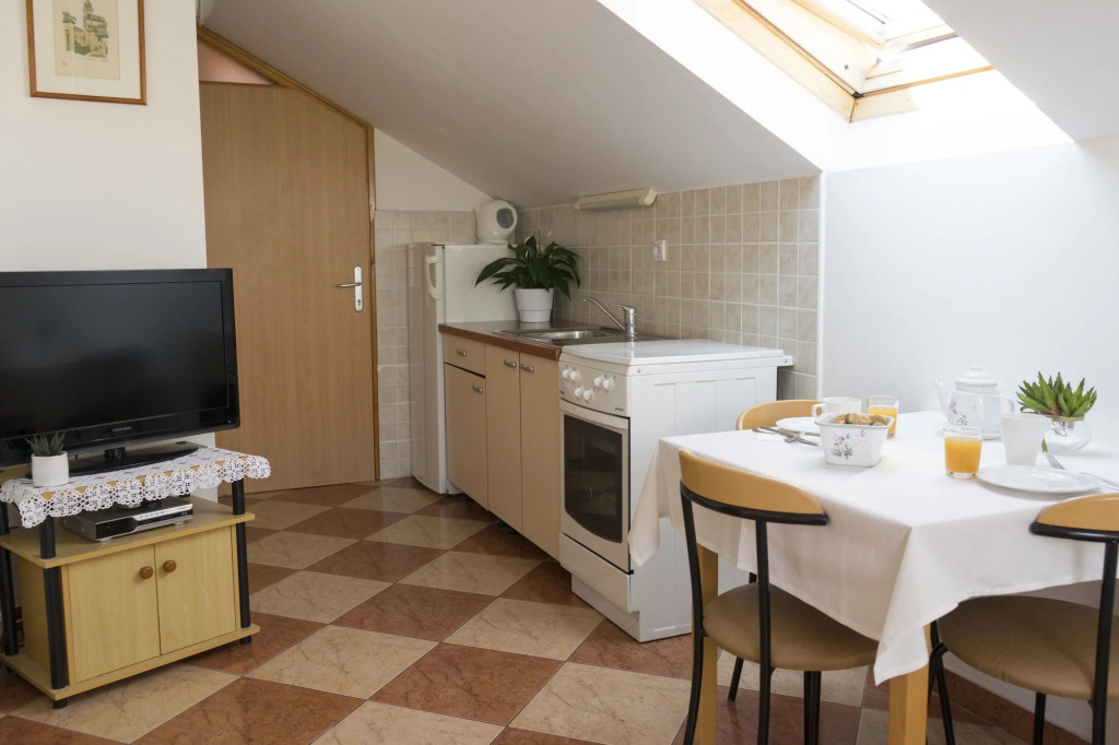 Apartments and Rooms Katija & Egon