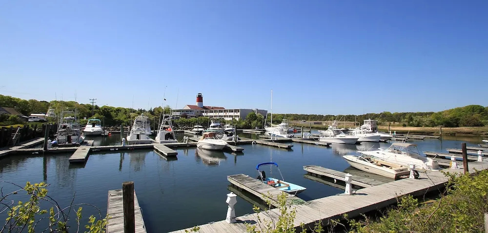 Pier 7 Condominiums