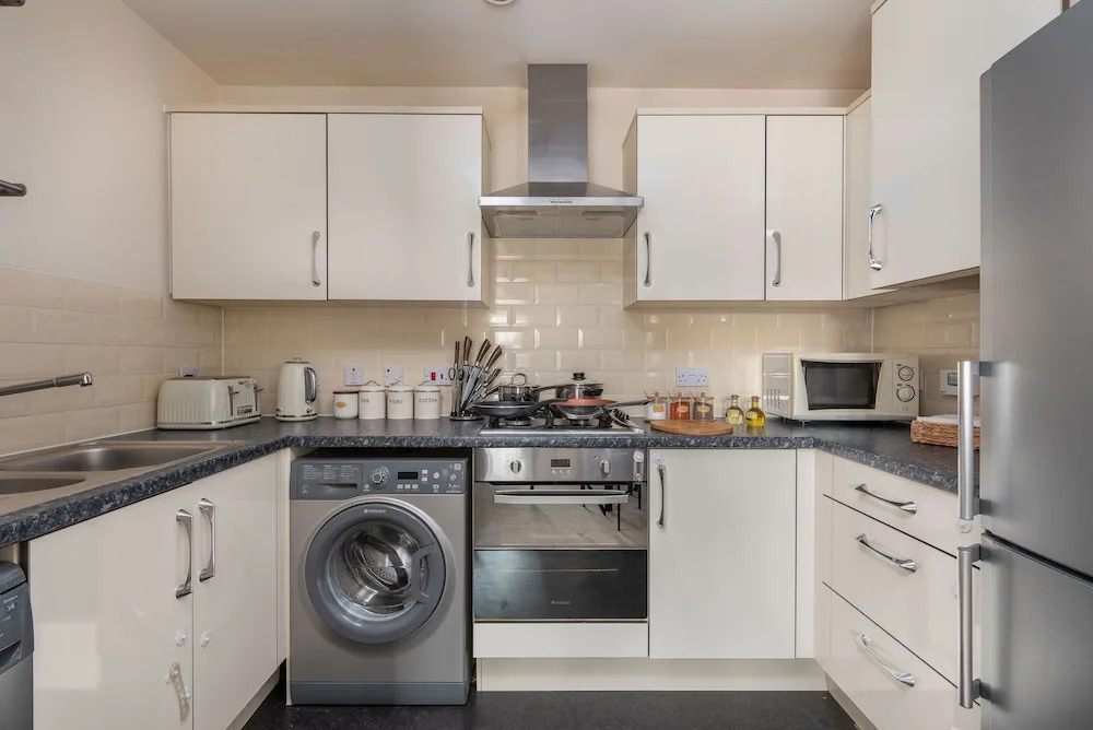 Luxury 2 Bed Flat by the Canal