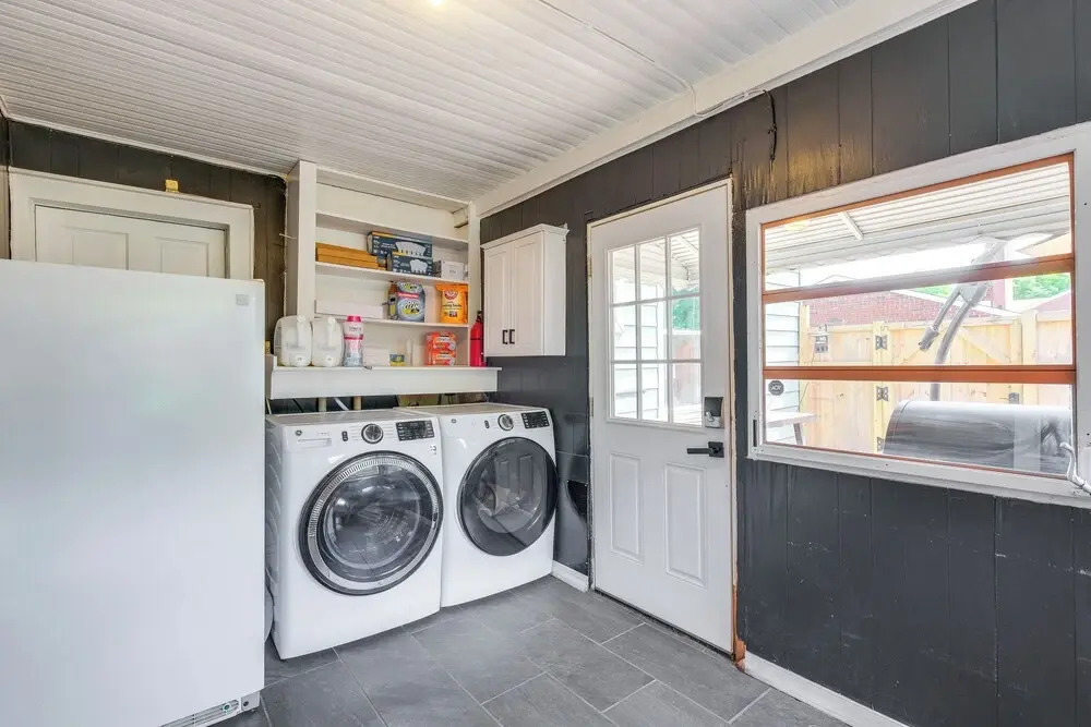4 Mi to Liberty U: Huge Home w/ Yard & Hot Tub