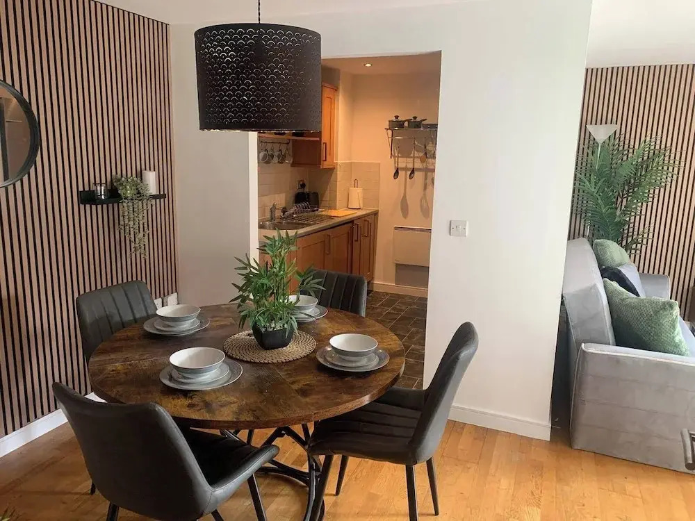 2 Bed Flat - Sleeps 6 - Parking - Wifi
