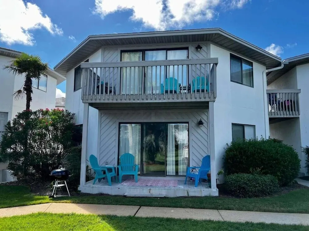 Crystal Village, Unit 20A