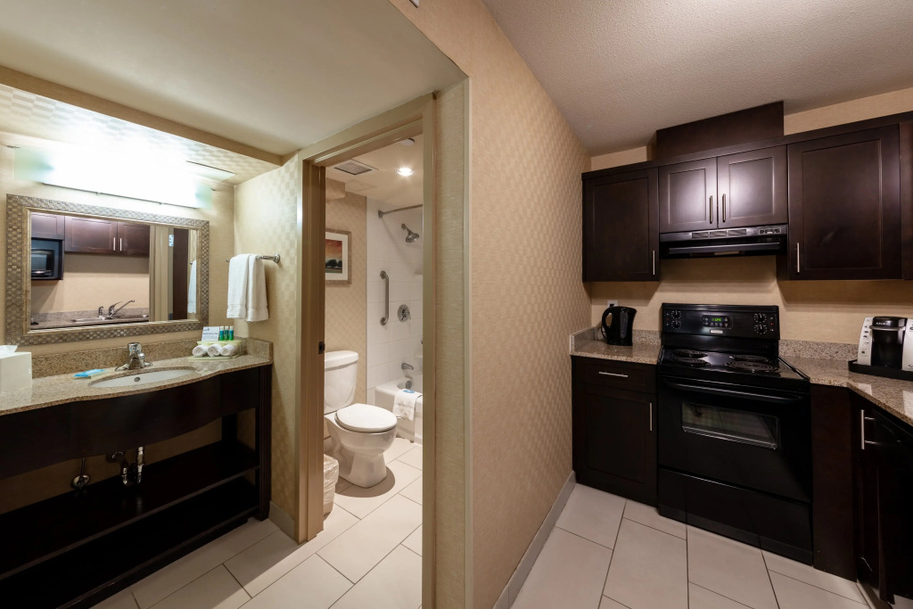 Holiday Inn Express & Suites Riverport Richmond by IHG