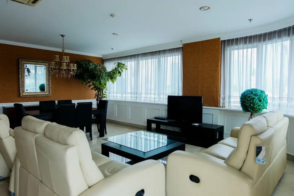 Spacious 2BR Park Royale Apartment