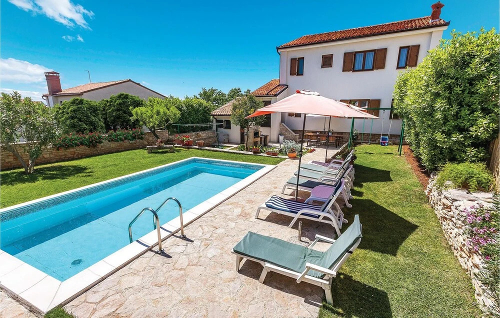 Stunning Home in Medulin With Wifi and 4 Bedrooms
