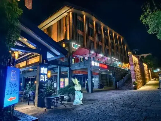 Mingyueshan Tangchi Hot Spring Hotel