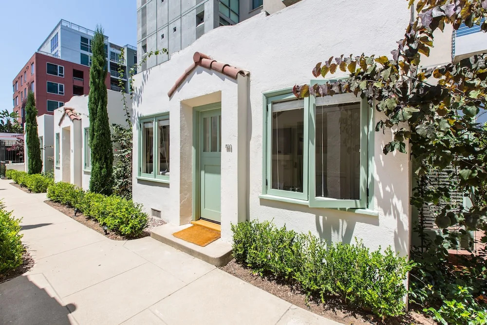 Quaint Little Italy Suites by Sonder