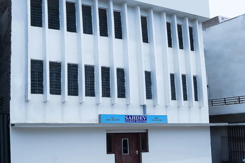 OYO 16169 Sahdev Guest House