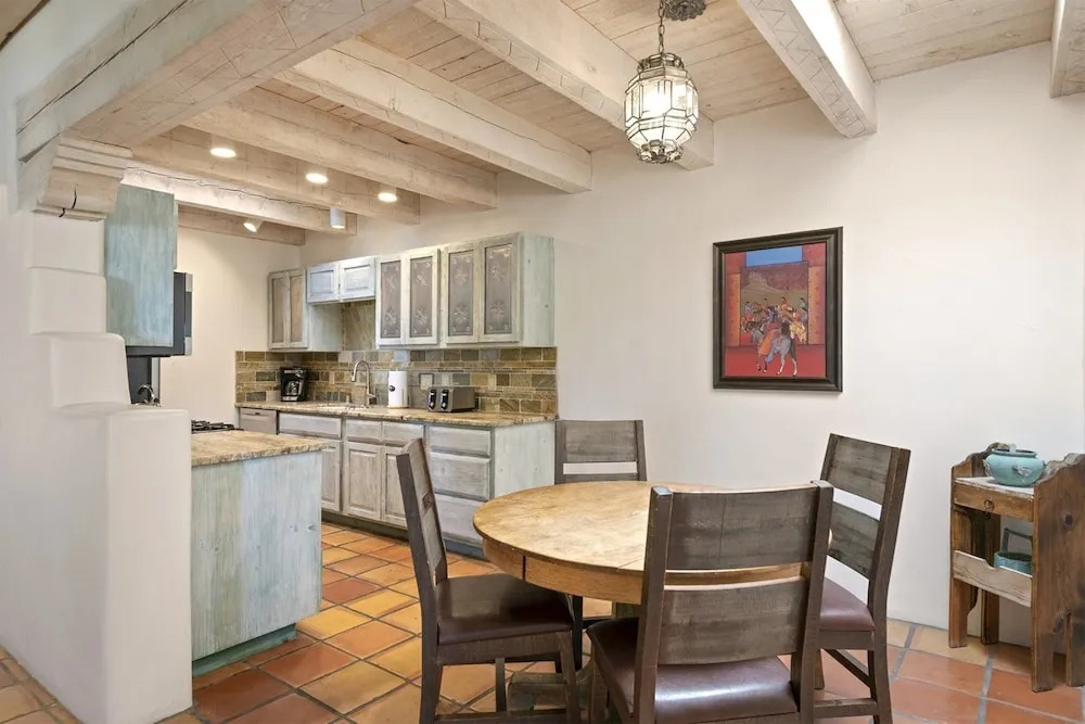 Wisteria - Delightful Updated Family Home, Seven Blocks to the Plaza