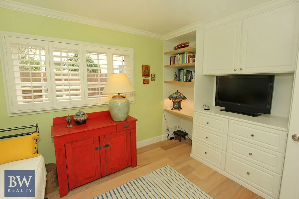 E Balboa Blvd 68312 by RedAwning