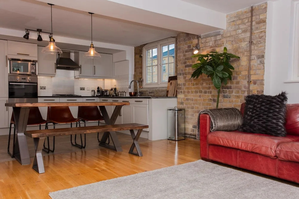 2 Bedroom Flat near Canary Wharf Sleeps 4