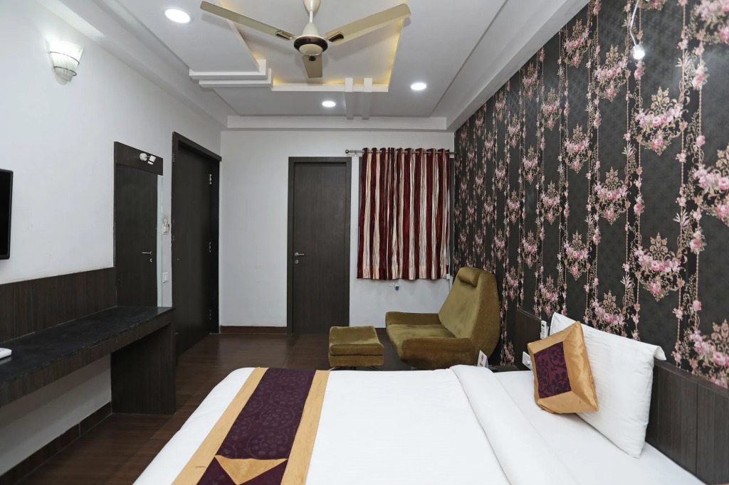 Hotel Flowers Inn