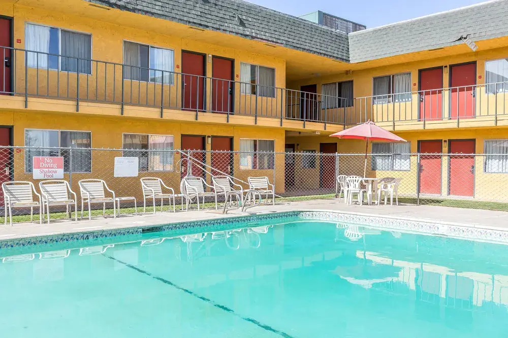 Econo Lodge I-5 at Rt. 58