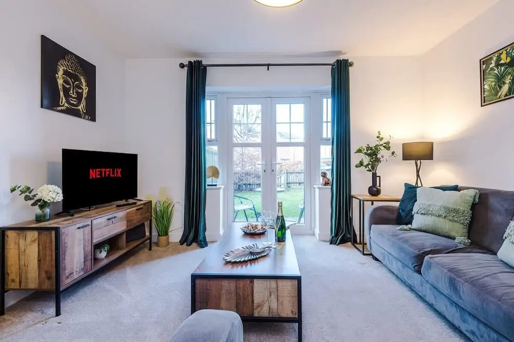 Modern House Ideal for Contractors Sleeps 8