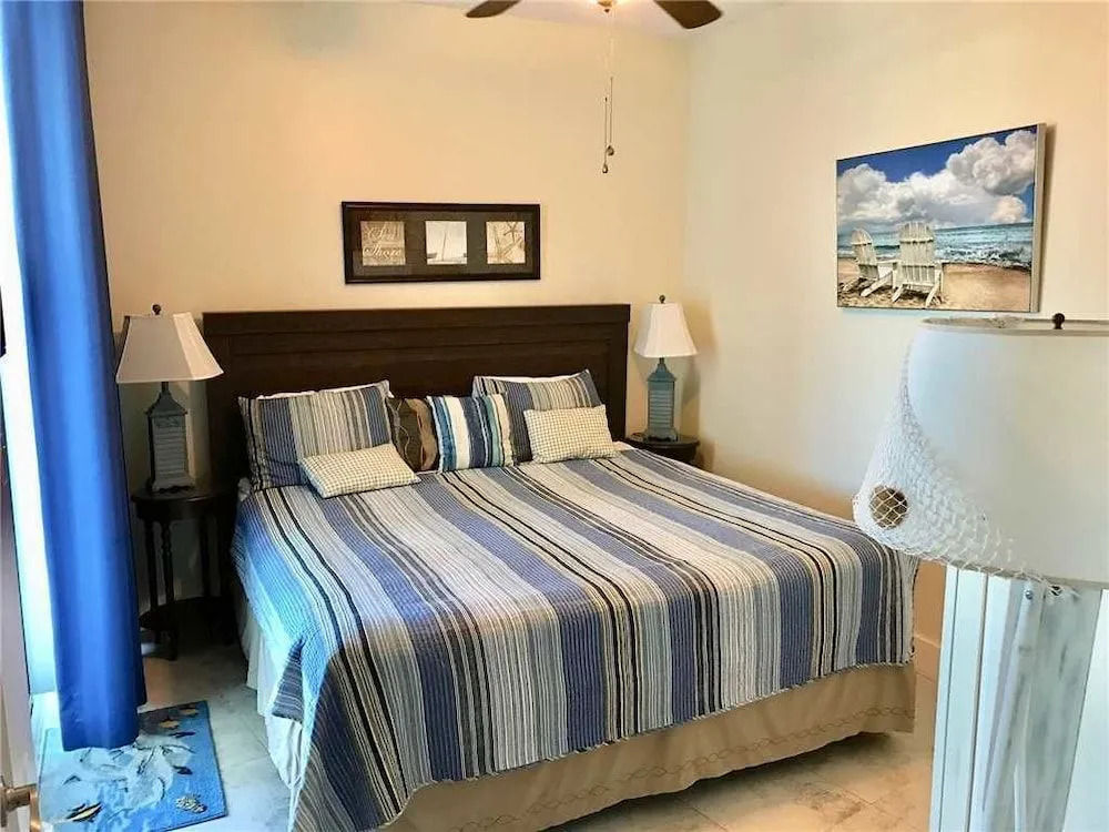 Island Tower 901 3 Bedrooms 3 Bathrooms Condo