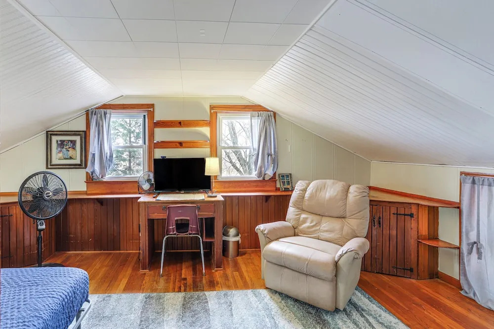 Central & Private Milan Home ~ 10 Mi to Sandusky