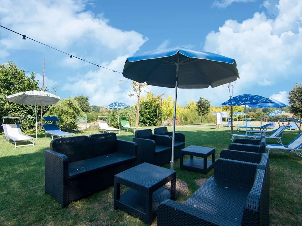 Farmhouse by Lake Trasimeno with Pool