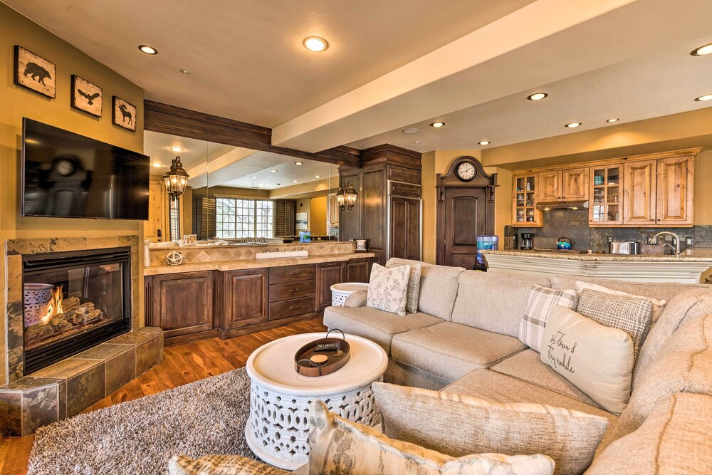 Lavish Jeremy Ranch Retreat - 6 Mi to the Canyons!