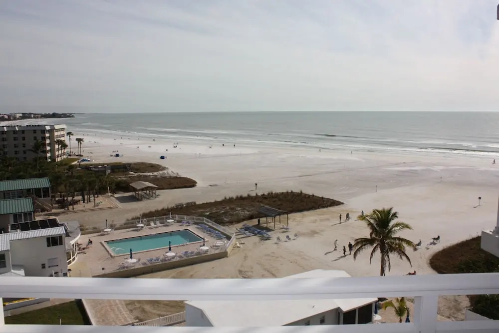 Jamaica Royale - 704 - 2 Br Condo