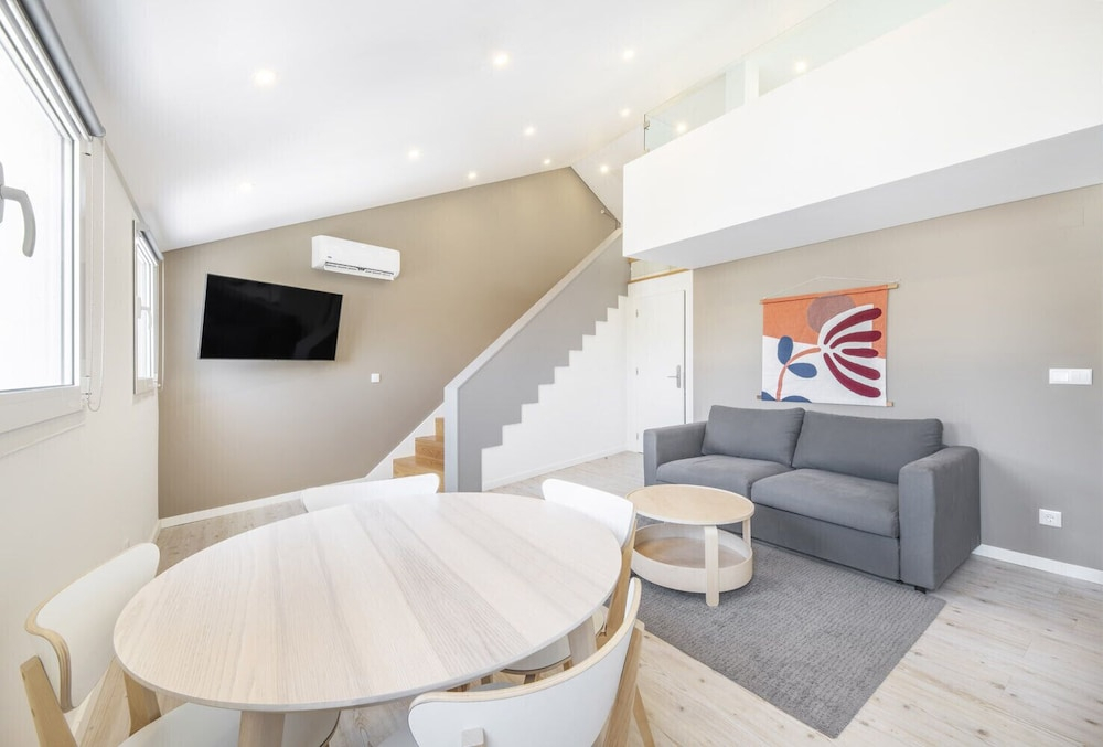 Lisbon Oriente Suites by Olala Homes
