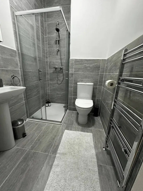 Dundee - 1 Bed - Sleeps 5 - Pet Friendly