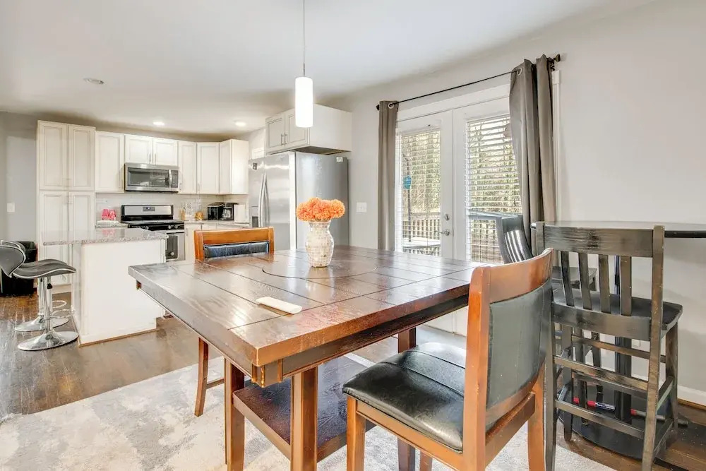 Private Deck, Yard! Family Stay Near Mercedes-benz