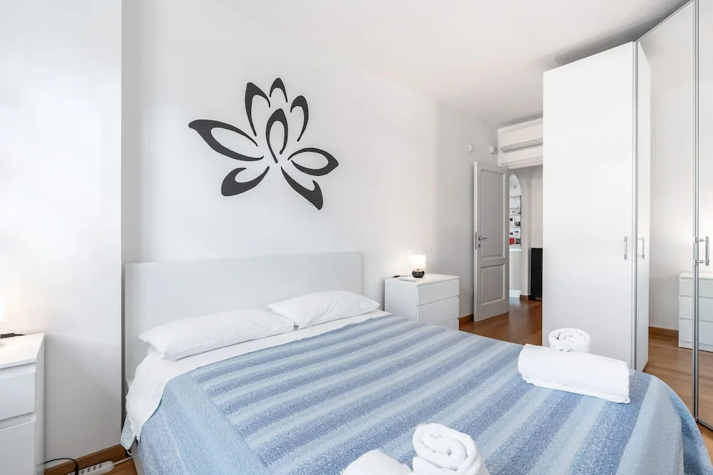 Portuense 107- Bright Flat