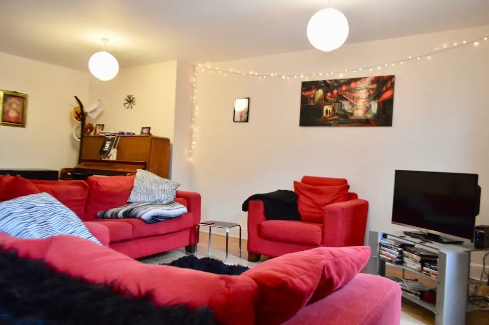 3 Bedroom Flat In Leith