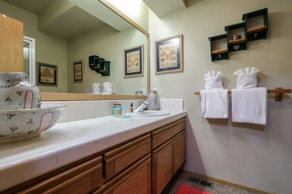 Snowcreek #895 2 Bedroom Condo