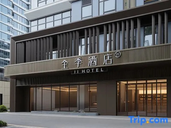 All Seasons Yichang Riverside Avenue River View Hotel