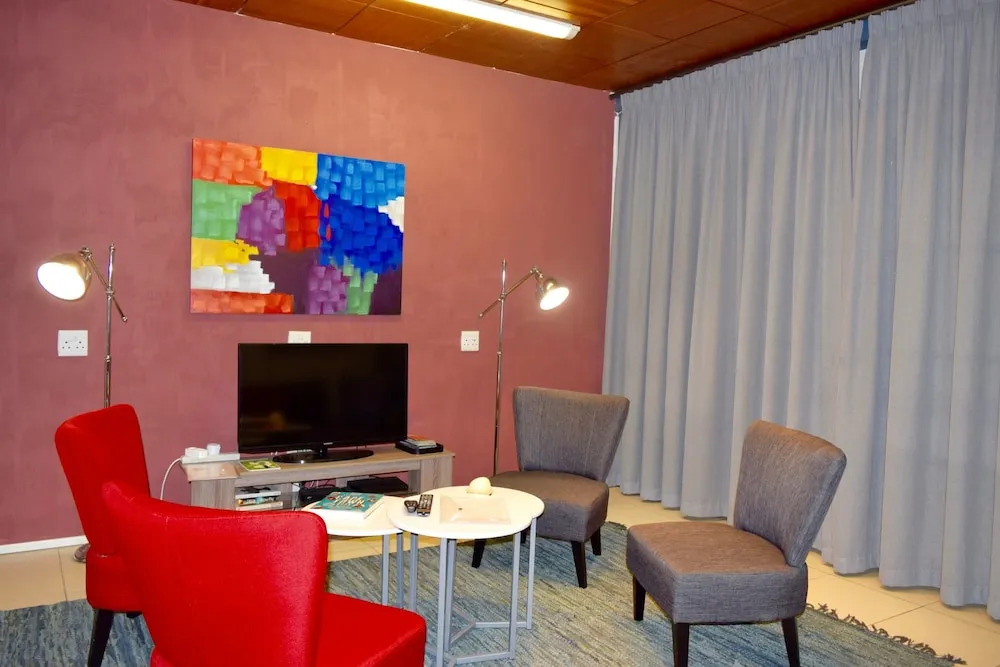 Modern 3 Bedroom Apartment in Central Cape Town