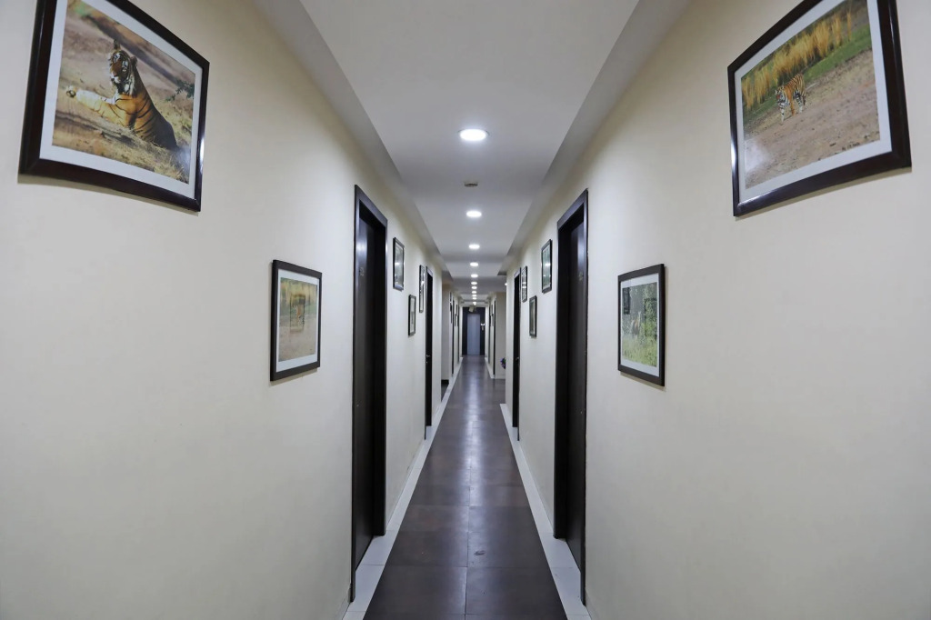 Hotel Flowers Inn