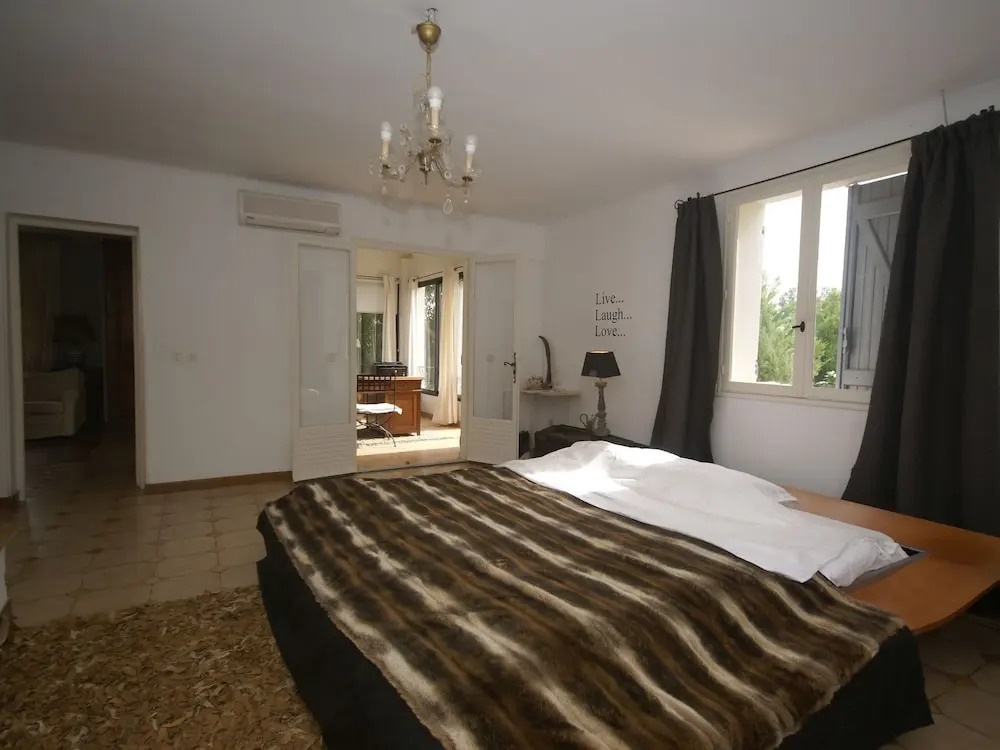 Plush Villa in Villecroze With Private Swimming Pool