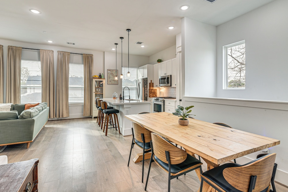 4 Mi to Dtwn: Wfh-friendly Retreat in Houston
