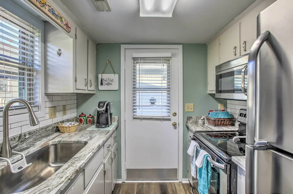 Walk to Beach: Dog-friendly Myrtle Beach Cottage!
