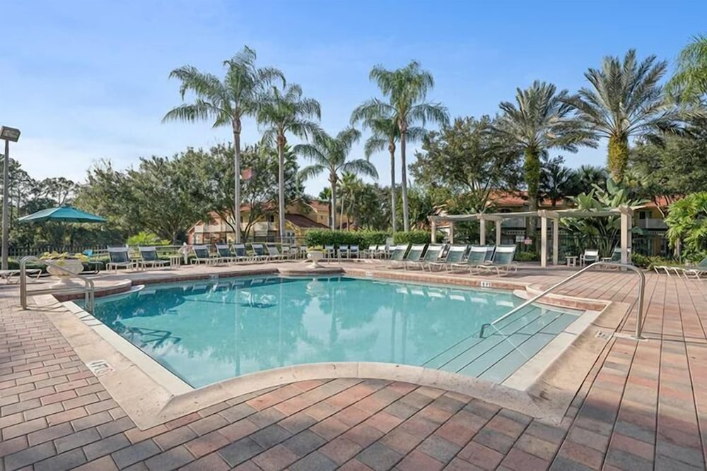 Spacious 6BR Resort Home With Private Pool, Game Room & Near Disney Parks