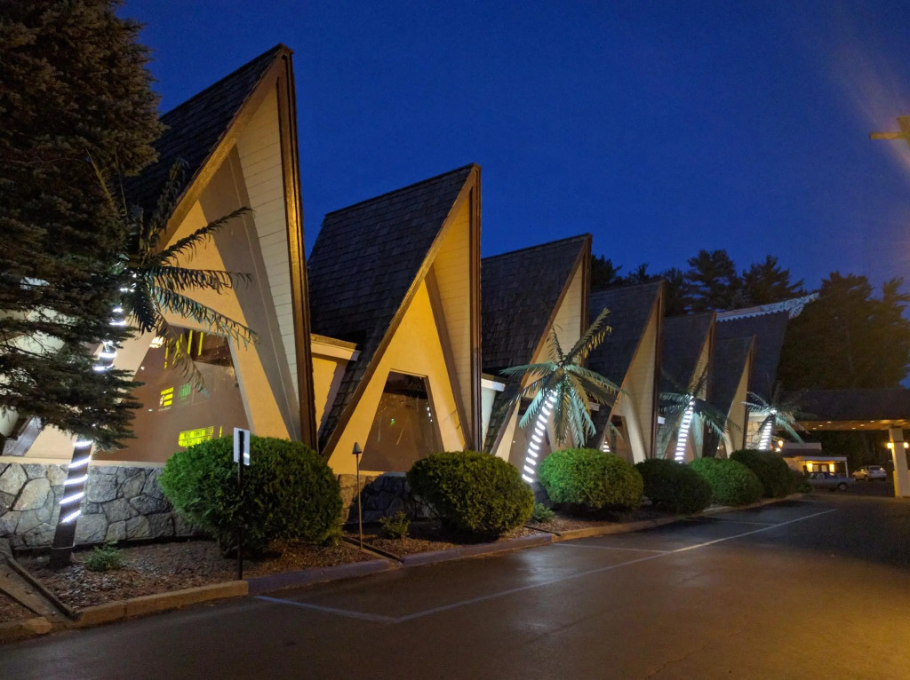 Tiki Resort - Lake George