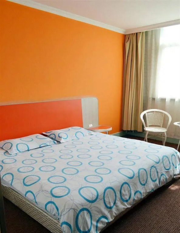 Motel 168 (Shanghai Hongqiao Hub, Qixin Road Metro Station)