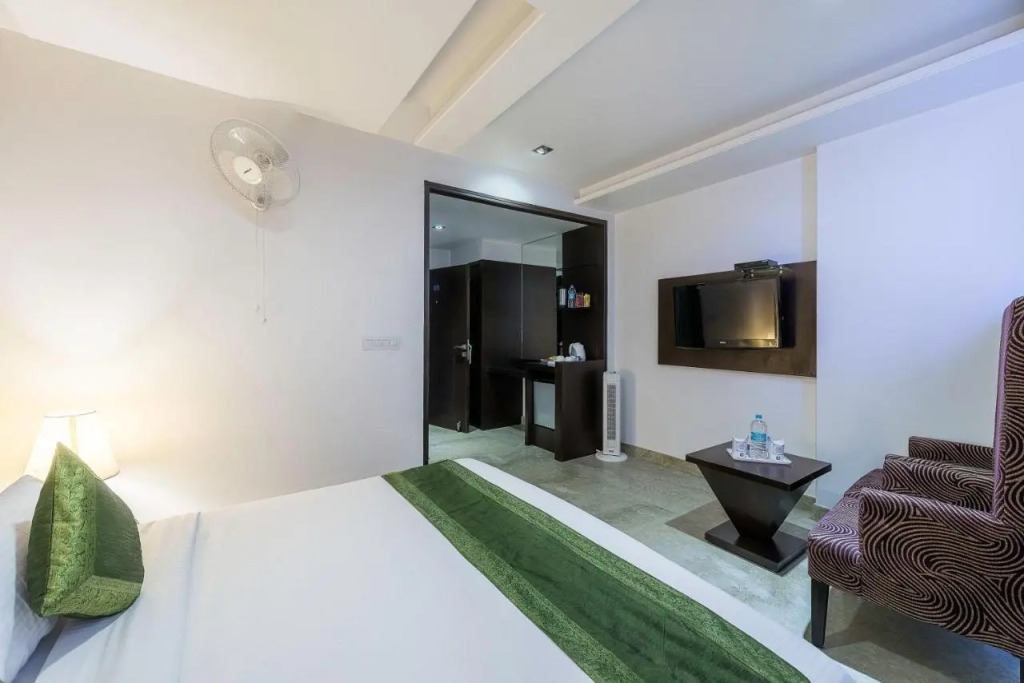 Hotel Raya Inn