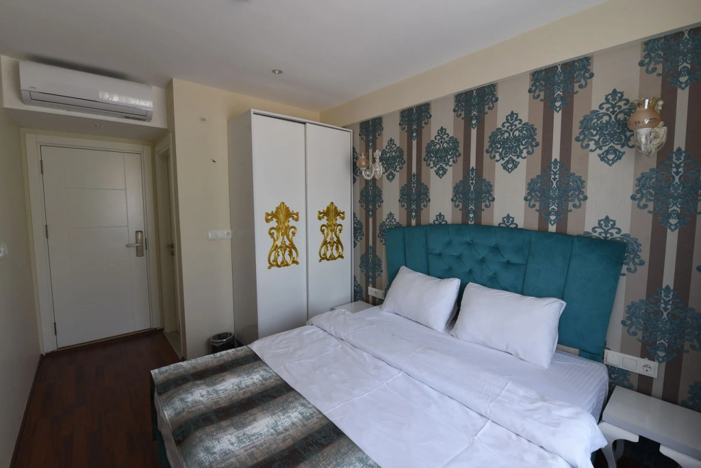 By Historial Hotel Due