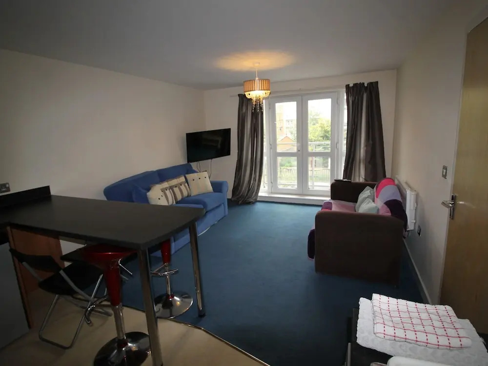 Central Apartment by Cardiff Holiday Homes